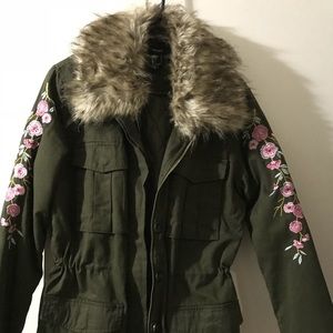 Forever 21 puffer jacket pre owned